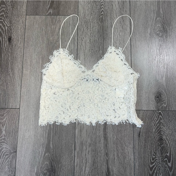 *SOLD* ZARA Lace Crop Top🤍 - Picture 2 of 7